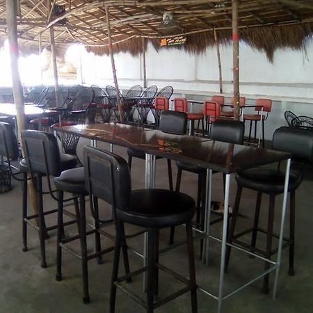 Gumleaves Hotel And Restaurant Olongapo Exterior photo
