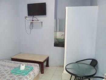 Gumleaves Hotel And Restaurant Olongapo Exterior photo