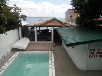Gumleaves Hotel And Restaurant Olongapo Exterior photo